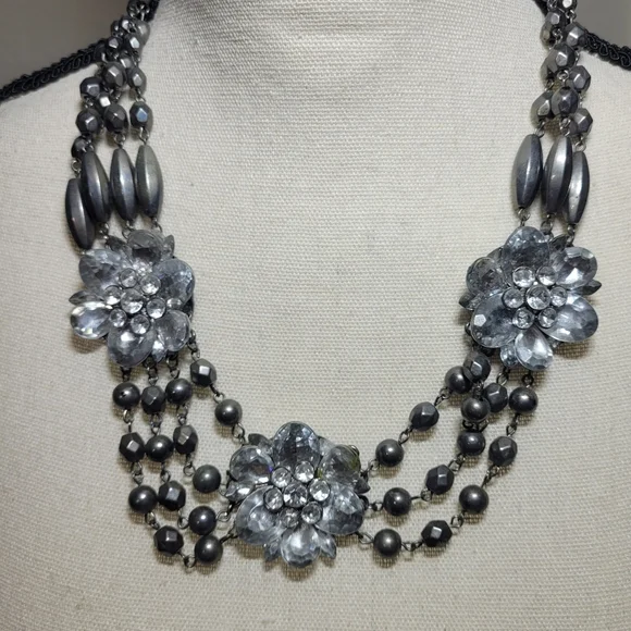 Lane Bryant Beautiful Flower Bling Necklace Used...Bougie !!!..strand beads miss - Picture 9 of 11
